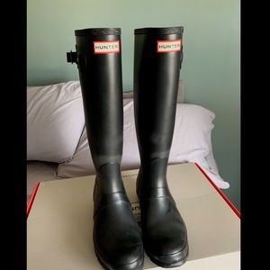 Hunter tall matte black boots